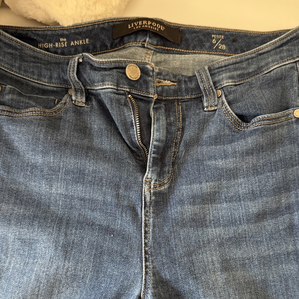 Liverpool High-Rise Ankle Jeans - Medium Blue